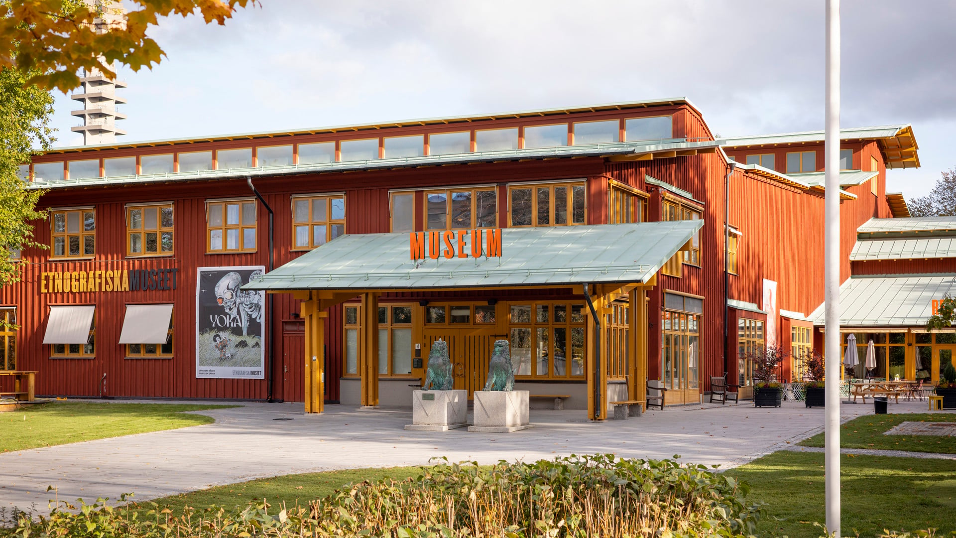 Pressbilder för Etnografiska museets park och hösten där
